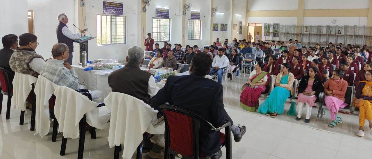 पुण्यश्लोका लोकमाता महारानी अहिल्याबाई होलकर की 300वीं जन्म जयंती वर्ष के उपलक्ष्य में  विवि में 09/01/2025 को विचार संगोष्ठी आयोजित